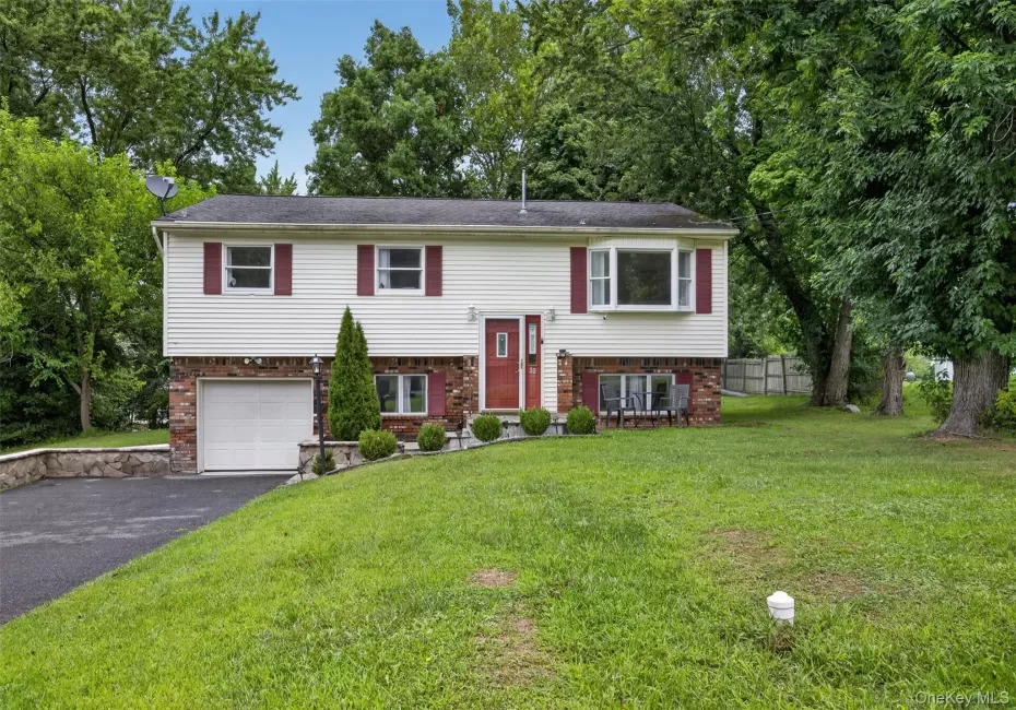 32 Surrey Road, Chester Town, NY, 4 Bedrooms Bedrooms, 8 Rooms Rooms,1 BathroomBathrooms,Residential,For Rent,Surrey,0,1040785 32 Surrey Road, Chester Town, NY, 4 Bedrooms Bedrooms, 8 Rooms Rooms,1 BathroomBathrooms,Residential,For Rent,Surrey,0,1040785