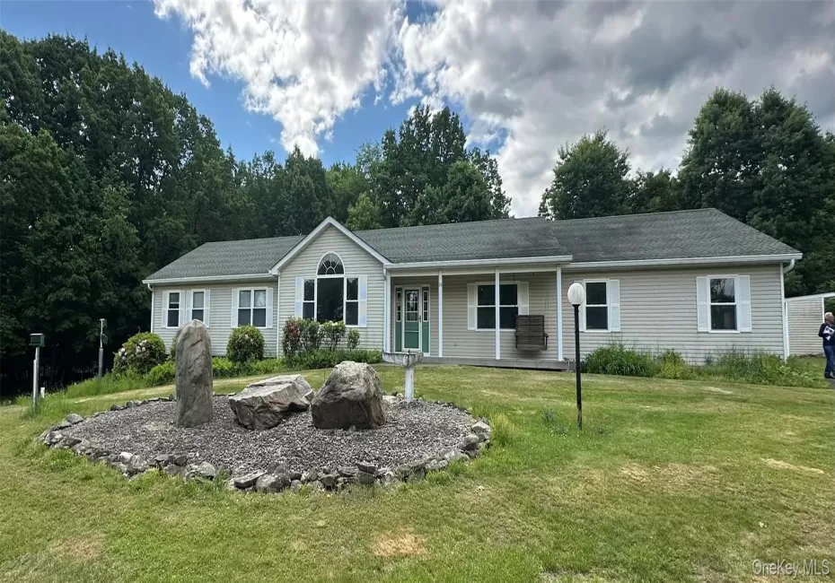 36 Greentree Lane, Marlboro, NY, 4 Bedrooms Bedrooms, 8 Rooms Rooms,2 BathroomsBathrooms,Residential,For Rent,Greentree,0,1040081 36 Greentree Lane, Marlboro, NY, 4 Bedrooms Bedrooms, 8 Rooms Rooms,2 BathroomsBathrooms,Residential,For Rent,Greentree,0,1040081