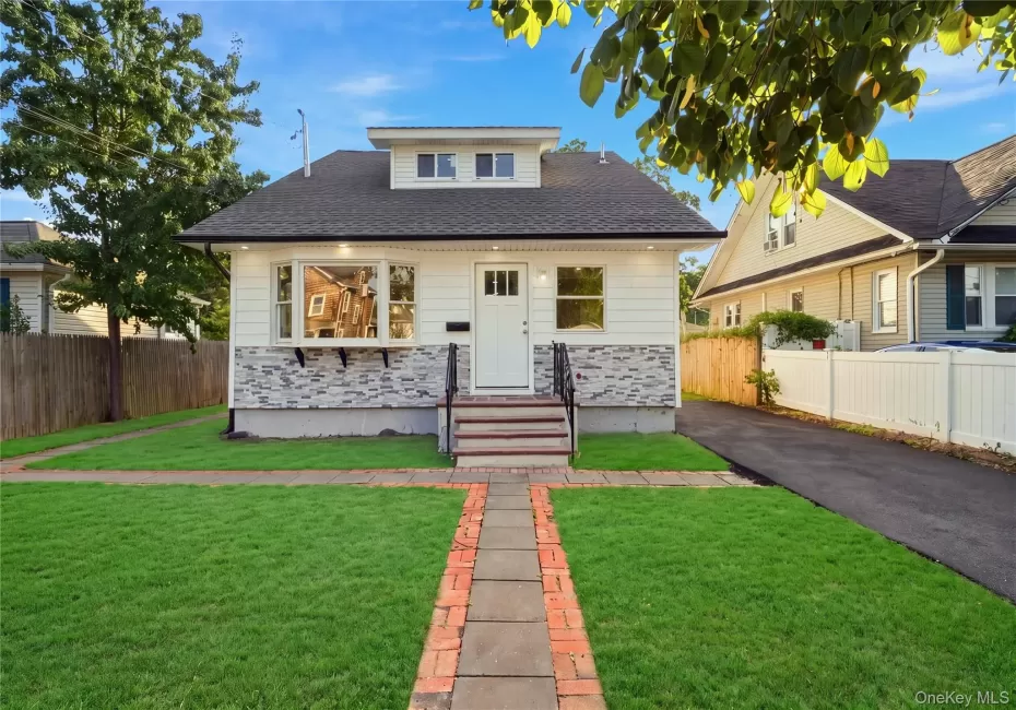 16 West Drive, Islip, NY, 5 Bedrooms Bedrooms, 9 Rooms Rooms,3 BathroomsBathrooms,Residential,For Rent,West,0,1040683 16 West Drive, Islip, NY, 5 Bedrooms Bedrooms, 9 Rooms Rooms,3 BathroomsBathrooms,Residential,For Rent,West,0,1040683