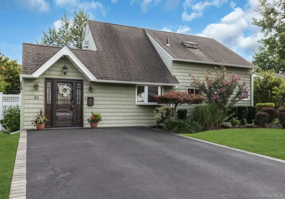 42 Dock Lane, Hempstead, NY, 4 Bedrooms Bedrooms, 7 Rooms Rooms,2 BathroomsBathrooms,Residential,For Rent,Dock,0,1040298 42 Dock Lane, Hempstead, NY, 4 Bedrooms Bedrooms, 7 Rooms Rooms,2 BathroomsBathrooms,Residential,For Rent,Dock,0,1040298