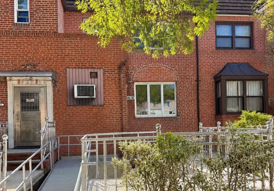 144-10 Jewel Avenue, New York, NY, 6 Bedrooms Bedrooms, 10 Rooms Rooms,2 BathroomsBathrooms,Residential,For Rent,Jewel,0,1039677 144-10 Jewel Avenue, New York, NY, 6 Bedrooms Bedrooms, 10 Rooms Rooms,2 BathroomsBathrooms,Residential,For Rent,Jewel,0,1039677