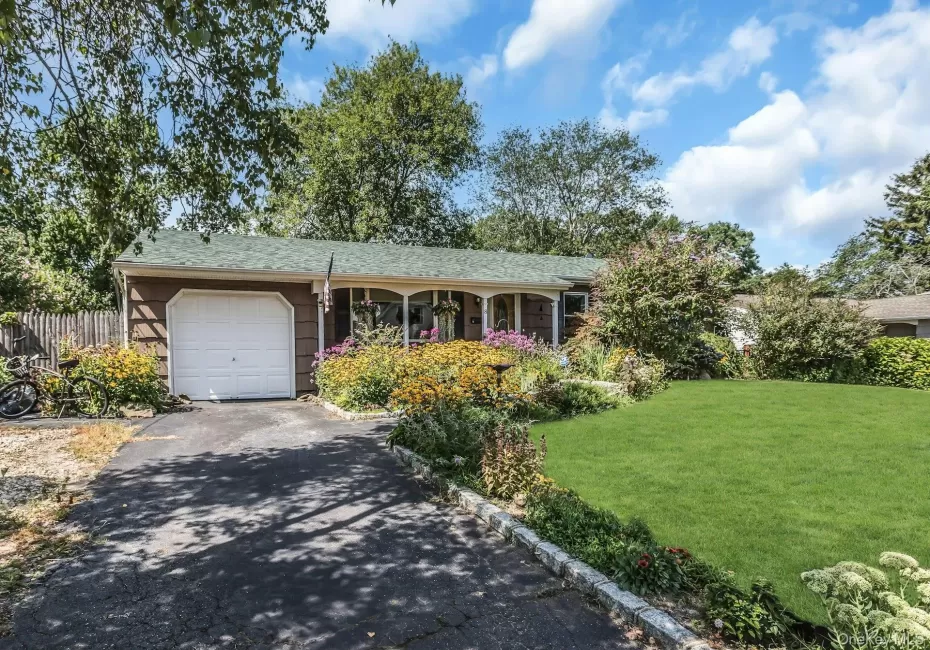 8 Baymens Court, Islip, NY, 3 Bedrooms Bedrooms, 6 Rooms Rooms,1 BathroomBathrooms,Residential,For Rent,Baymens,0,1040976 8 Baymens Court, Islip, NY, 3 Bedrooms Bedrooms, 6 Rooms Rooms,1 BathroomBathrooms,Residential,For Rent,Baymens,0,1040976