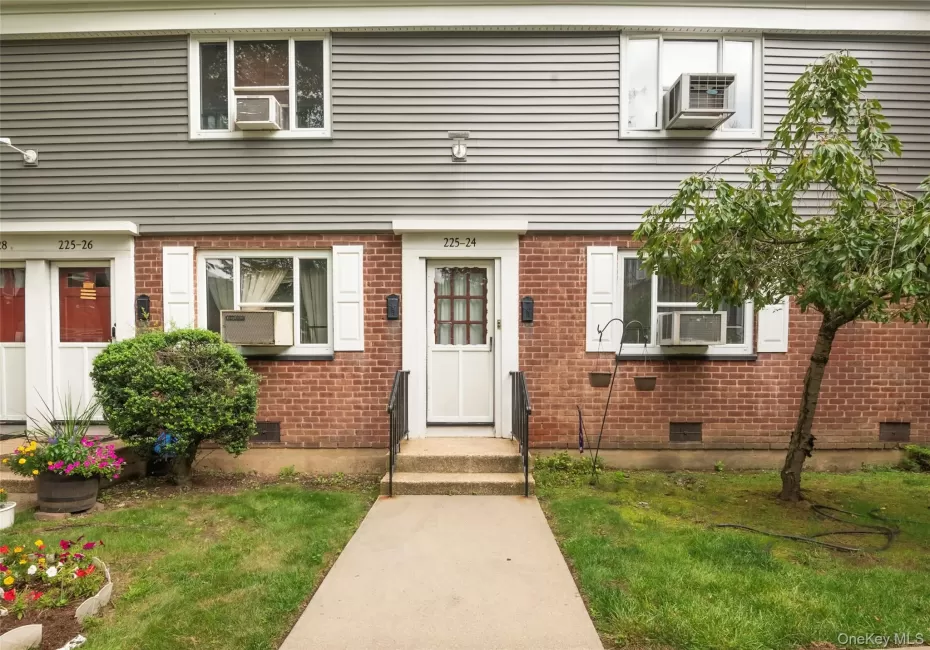 225-24 Manor Road, New York, NY, 2 Bedrooms Bedrooms, 4 Rooms Rooms,1 BathroomBathrooms,Residential,For Rent,Manor,0,1040514 225-24 Manor Road, New York, NY, 2 Bedrooms Bedrooms, 4 Rooms Rooms,1 BathroomBathrooms,Residential,For Rent,Manor,0,1040514