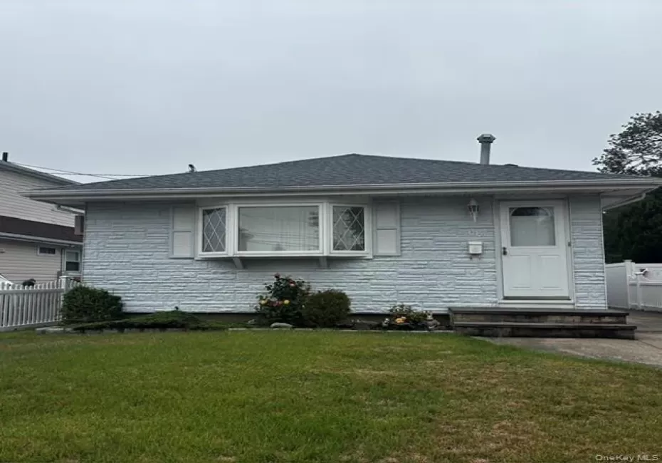 66 Neptune Avenue, Babylon, NY, 3 Bedrooms Bedrooms, 6 Rooms Rooms,1 BathroomBathrooms,Residential,For Rent,Neptune,0,1040005 66 Neptune Avenue, Babylon, NY, 3 Bedrooms Bedrooms, 6 Rooms Rooms,1 BathroomBathrooms,Residential,For Rent,Neptune,0,1040005