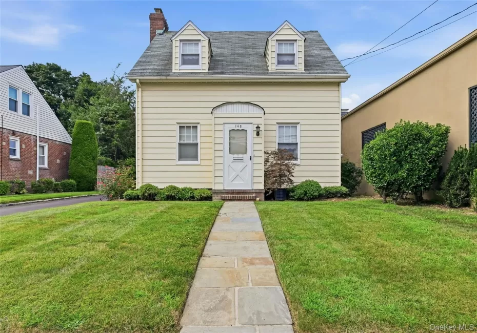 148 Canterbury Road, North Hempstead, NY, 2 Bedrooms Bedrooms, 5 Rooms Rooms,1 BathroomBathrooms,Residential,For Rent,Canterbury,0,1032426 148 Canterbury Road, North Hempstead, NY, 2 Bedrooms Bedrooms, 5 Rooms Rooms,1 BathroomBathrooms,Residential,For Rent,Canterbury,0,1032426