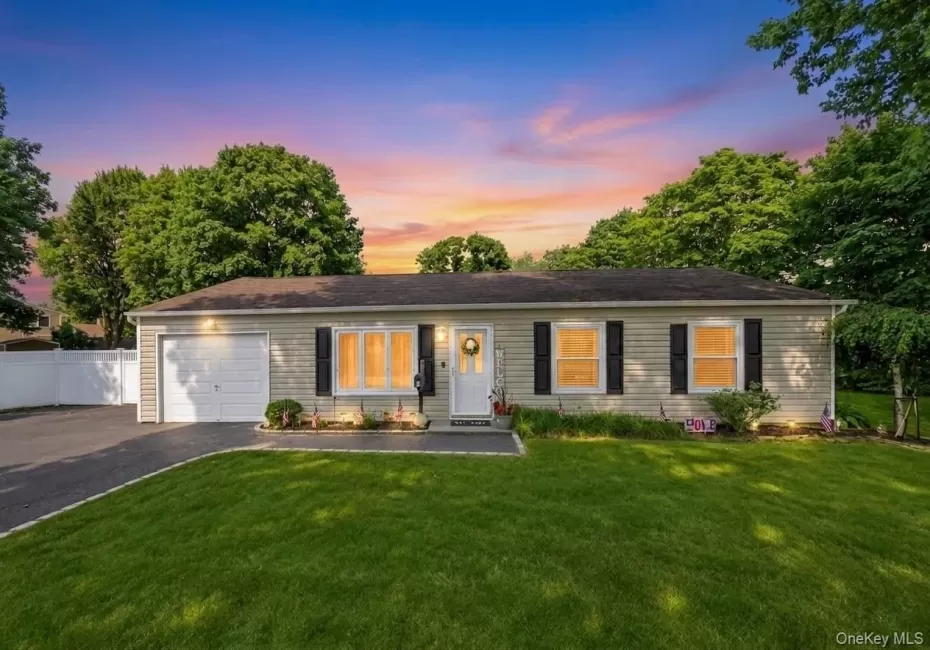 1 Lowell Road, Islip, NY, 3 Bedrooms Bedrooms, 7 Rooms Rooms,1 BathroomBathrooms,Residential,For Rent,Lowell,0,1039664 1 Lowell Road, Islip, NY, 3 Bedrooms Bedrooms, 7 Rooms Rooms,1 BathroomBathrooms,Residential,For Rent,Lowell,0,1039664