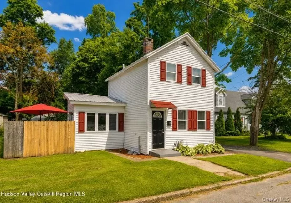 56 Emerick Street, Kingston, NY, 3 Bedrooms Bedrooms, 6 Rooms Rooms,1 BathroomBathrooms,Residential,For Rent,Emerick,0,1041203 56 Emerick Street, Kingston, NY, 3 Bedrooms Bedrooms, 6 Rooms Rooms,1 BathroomBathrooms,Residential,For Rent,Emerick,0,1041203