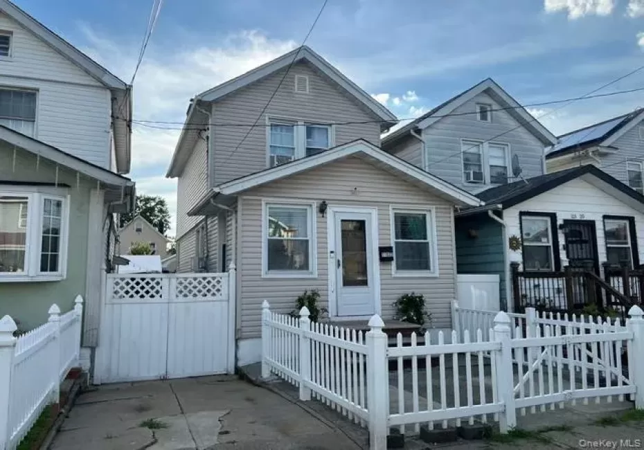 11522 124th Street, New York, NY, 2 Bedrooms Bedrooms, 5 Rooms Rooms,1 BathroomBathrooms,Residential,For Rent,124th,0,1040717 11522 124th Street, New York, NY, 2 Bedrooms Bedrooms, 5 Rooms Rooms,1 BathroomBathrooms,Residential,For Rent,124th,0,1040717