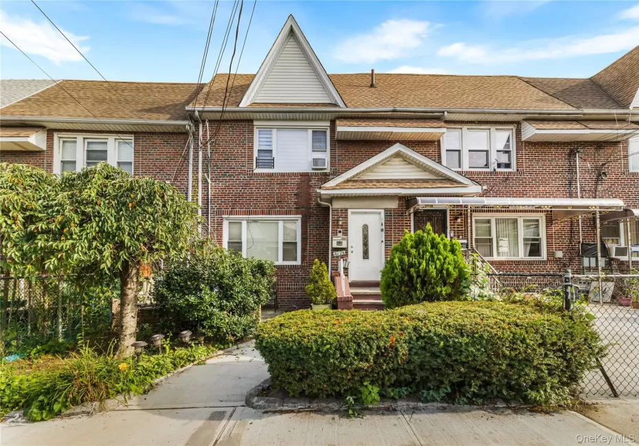 161-26 84th Rd, New York, NY, 2 Bedrooms Bedrooms, 5 Rooms Rooms,1 BathroomBathrooms,Residential Lease,For Rent,Rd,0,1041165 161-26 84th Rd, New York, NY, 2 Bedrooms Bedrooms, 5 Rooms Rooms,1 BathroomBathrooms,Residential Lease,For Rent,Rd,0,1041165
