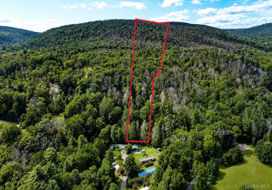 Property lines are approximate. Property lines are approximate.