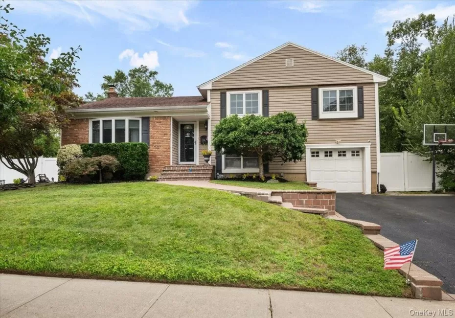 15 Eleanor Road, Oyster Bay, NY, 3 Bedrooms Bedrooms, 7 Rooms Rooms,1 BathroomBathrooms,Residential,For Rent,Eleanor,0,1040110 15 Eleanor Road, Oyster Bay, NY, 3 Bedrooms Bedrooms, 7 Rooms Rooms,1 BathroomBathrooms,Residential,For Rent,Eleanor,0,1040110