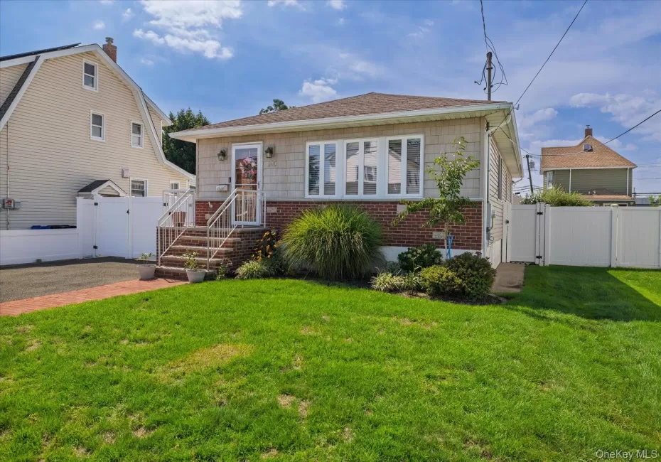 145 Bismark Avenue, Hempstead, NY, 3 Bedrooms Bedrooms, 6 Rooms Rooms,1 BathroomBathrooms,Residential,For Rent,Bismark,0,1041019 145 Bismark Avenue, Hempstead, NY, 3 Bedrooms Bedrooms, 6 Rooms Rooms,1 BathroomBathrooms,Residential,For Rent,Bismark,0,1041019