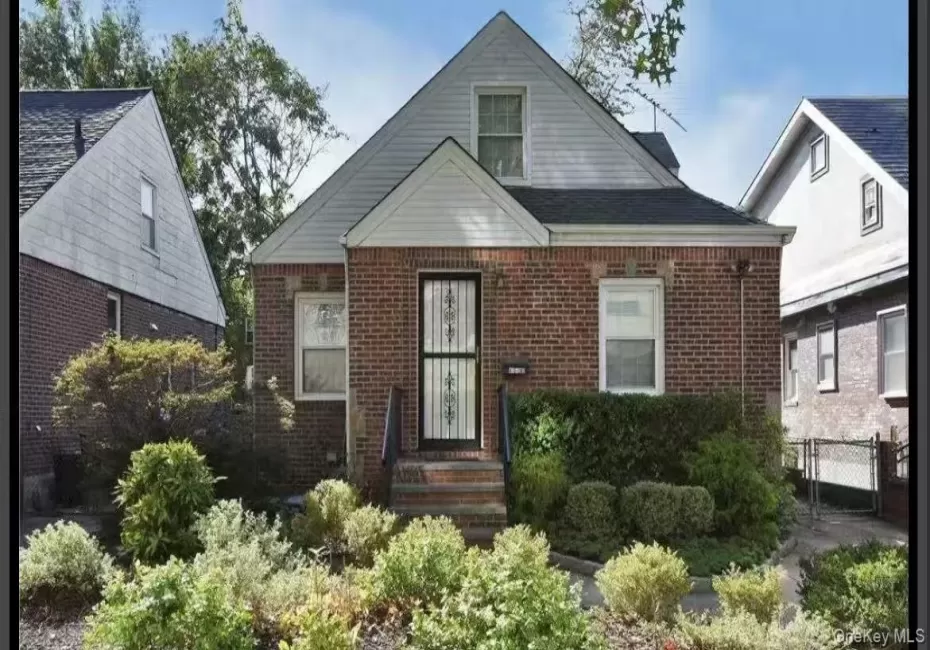 6130 186th Street, New York, NY, 4 Bedrooms Bedrooms, 7 Rooms Rooms,3 BathroomsBathrooms,Residential,For Rent,186th,0,1041283 6130 186th Street, New York, NY, 4 Bedrooms Bedrooms, 7 Rooms Rooms,3 BathroomsBathrooms,Residential,For Rent,186th,0,1041283