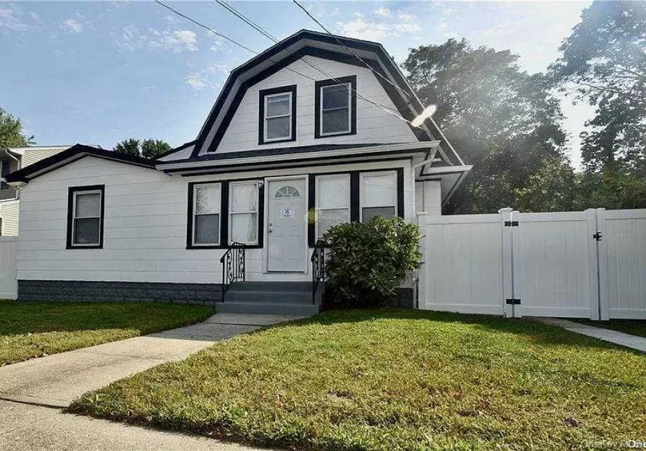 980 Thomas Place, Hempstead, NY, 2 Bedrooms Bedrooms, 5 Rooms Rooms,1 BathroomBathrooms,Residential Lease,For Rent,Thomas,0,1041401 980 Thomas Place, Hempstead, NY, 2 Bedrooms Bedrooms, 5 Rooms Rooms,1 BathroomBathrooms,Residential Lease,For Rent,Thomas,0,1041401