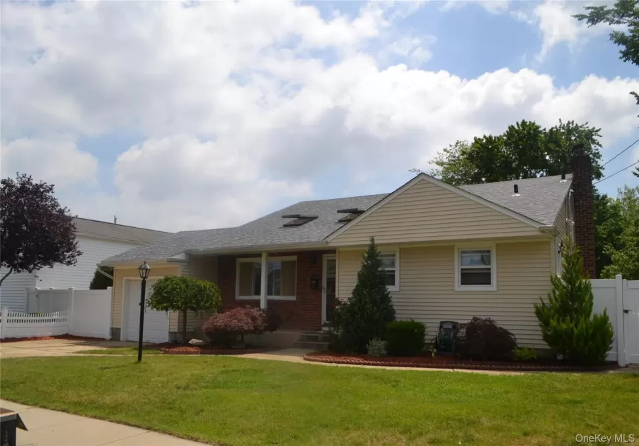 16 Frank Avenue, Oyster Bay, NY, 2 Rooms Rooms,1 BathroomBathrooms,Residential Lease,For Rent,Frank,0,1040475 16 Frank Avenue, Oyster Bay, NY, 2 Rooms Rooms,1 BathroomBathrooms,Residential Lease,For Rent,Frank,0,1040475