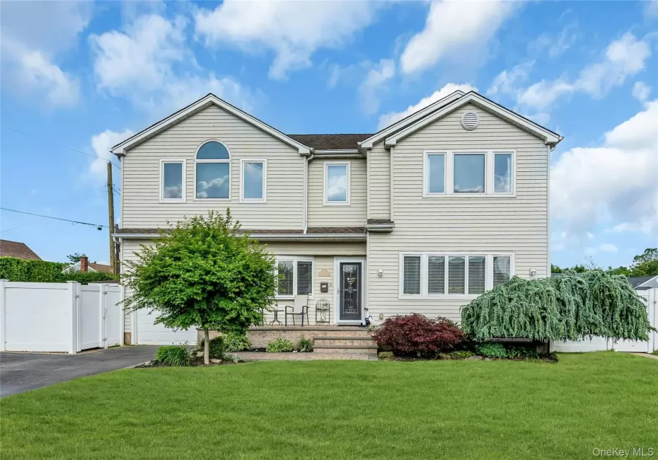 7 Mohawk Drive, Oyster Bay, NY, 4 Bedrooms Bedrooms, 8 Rooms Rooms,3 BathroomsBathrooms,Residential,For Rent,Mohawk,0,1041466 7 Mohawk Drive, Oyster Bay, NY, 4 Bedrooms Bedrooms, 8 Rooms Rooms,3 BathroomsBathrooms,Residential,For Rent,Mohawk,0,1041466