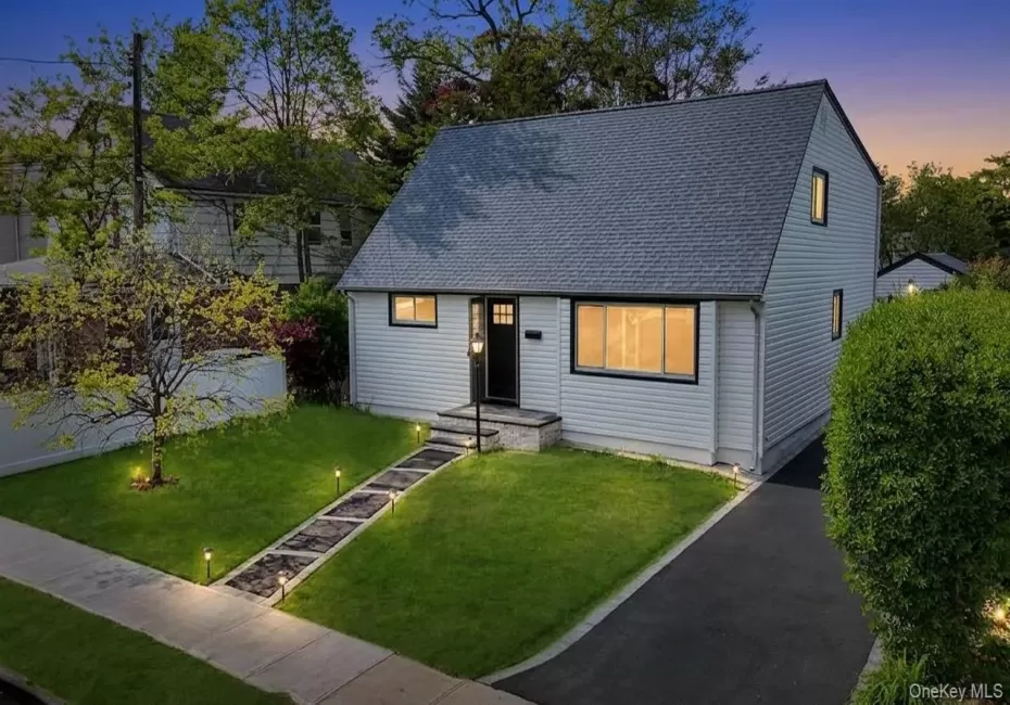 20 Howard Street, Oyster Bay, NY, 4 Bedrooms Bedrooms, 7 Rooms Rooms,3 BathroomsBathrooms,Residential,For Rent,Howard,0,1041512 20 Howard Street, Oyster Bay, NY, 4 Bedrooms Bedrooms, 7 Rooms Rooms,3 BathroomsBathrooms,Residential,For Rent,Howard,0,1041512