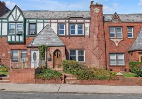 30-12 90th Street, New York, NY, 3 Bedrooms Bedrooms, 8 Rooms Rooms,1 BathroomBathrooms,Residential,For Rent,90th,0,1038746 30-12 90th Street, New York, NY, 3 Bedrooms Bedrooms, 8 Rooms Rooms,1 BathroomBathrooms,Residential,For Rent,90th,0,1038746