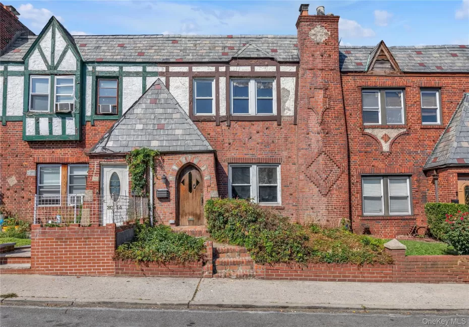 30-12 90th Street, New York, NY, 3 Bedrooms Bedrooms, 8 Rooms Rooms,1 BathroomBathrooms,Residential,For Rent,90th,0,1038746 30-12 90th Street, New York, NY, 3 Bedrooms Bedrooms, 8 Rooms Rooms,1 BathroomBathrooms,Residential,For Rent,90th,0,1038746