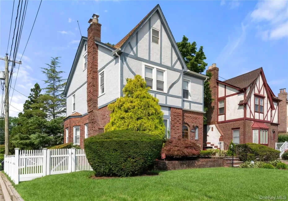 381 Woodmere Boulevard, Hempstead, NY, 3 Bedrooms Bedrooms, 9 Rooms Rooms,3 BathroomsBathrooms,Residential,For Rent,Woodmere,0,1041414 381 Woodmere Boulevard, Hempstead, NY, 3 Bedrooms Bedrooms, 9 Rooms Rooms,3 BathroomsBathrooms,Residential,For Rent,Woodmere,0,1041414