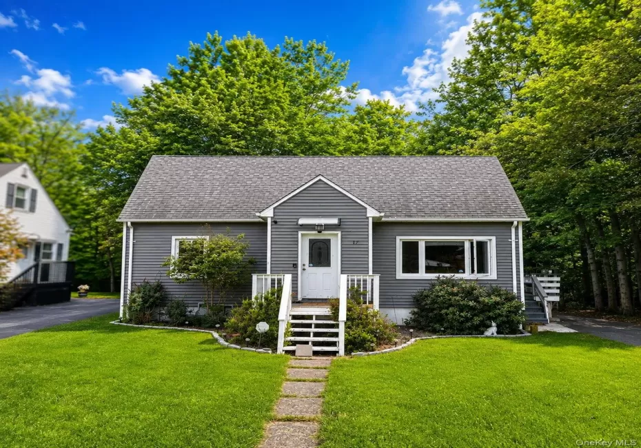 17 Greenview Avenue, Thompson, NY, 3 Bedrooms Bedrooms, 8 Rooms Rooms,1 BathroomBathrooms,Residential Lease,For Rent,Greenview,0,1041764 17 Greenview Avenue, Thompson, NY, 3 Bedrooms Bedrooms, 8 Rooms Rooms,1 BathroomBathrooms,Residential Lease,For Rent,Greenview,0,1041764