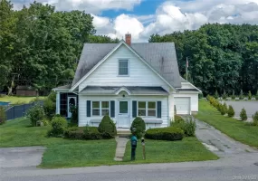 140 Main Street, Pawling, NY, 3 Bedrooms Bedrooms, 7 Rooms Rooms,1 BathroomBathrooms,Residential Lease,For Rent,Main,0,1037279 140 Main Street, Pawling, NY, 3 Bedrooms Bedrooms, 7 Rooms Rooms,1 BathroomBathrooms,Residential Lease,For Rent,Main,0,1037279