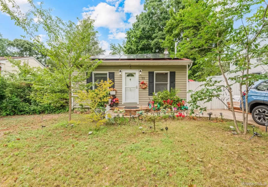 Welcome Home to 55 Inwood Ave Selden Welcome Home to 55 Inwood Ave Selden