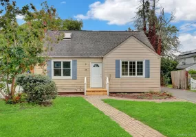 34 Thorburn Avenue, Brookhaven, NY, 5 Bedrooms Bedrooms, 9 Rooms Rooms,2 BathroomsBathrooms,Residential,For Rent,Thorburn,0,1028196 34 Thorburn Avenue, Brookhaven, NY, 5 Bedrooms Bedrooms, 9 Rooms Rooms,2 BathroomsBathrooms,Residential,For Rent,Thorburn,0,1028196