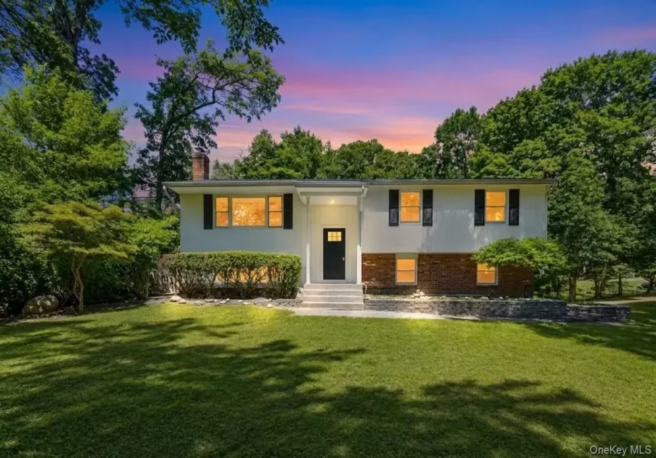 42 Noahs Path, Brookhaven, NY, 5 Bedrooms Bedrooms, 8 Rooms Rooms,3 BathroomsBathrooms,Residential,For Rent,Noahs,0,1041752 42 Noahs Path, Brookhaven, NY, 5 Bedrooms Bedrooms, 8 Rooms Rooms,3 BathroomsBathrooms,Residential,For Rent,Noahs,0,1041752