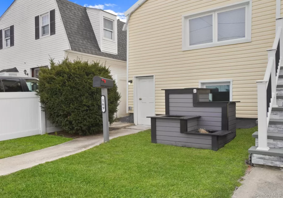 169 Santa BARBARA, Babylon, NY, 1 Bedroom Bedrooms, 2 Rooms Rooms,1 BathroomBathrooms,Residential Lease,For Rent,Santa BARBARA,0,1041844 169 Santa BARBARA, Babylon, NY, 1 Bedroom Bedrooms, 2 Rooms Rooms,1 BathroomBathrooms,Residential Lease,For Rent,Santa BARBARA,0,1041844