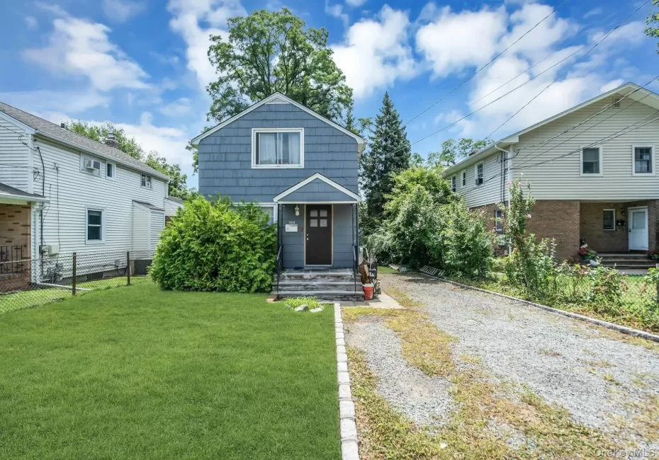 36B Avenue A, North Hempstead, NY, 2 Bedrooms Bedrooms, 5 Rooms Rooms,1 BathroomBathrooms,Residential Lease,For Rent,Avenue A,0,1034644 36B Avenue A, North Hempstead, NY, 2 Bedrooms Bedrooms, 5 Rooms Rooms,1 BathroomBathrooms,Residential Lease,For Rent,Avenue A,0,1034644