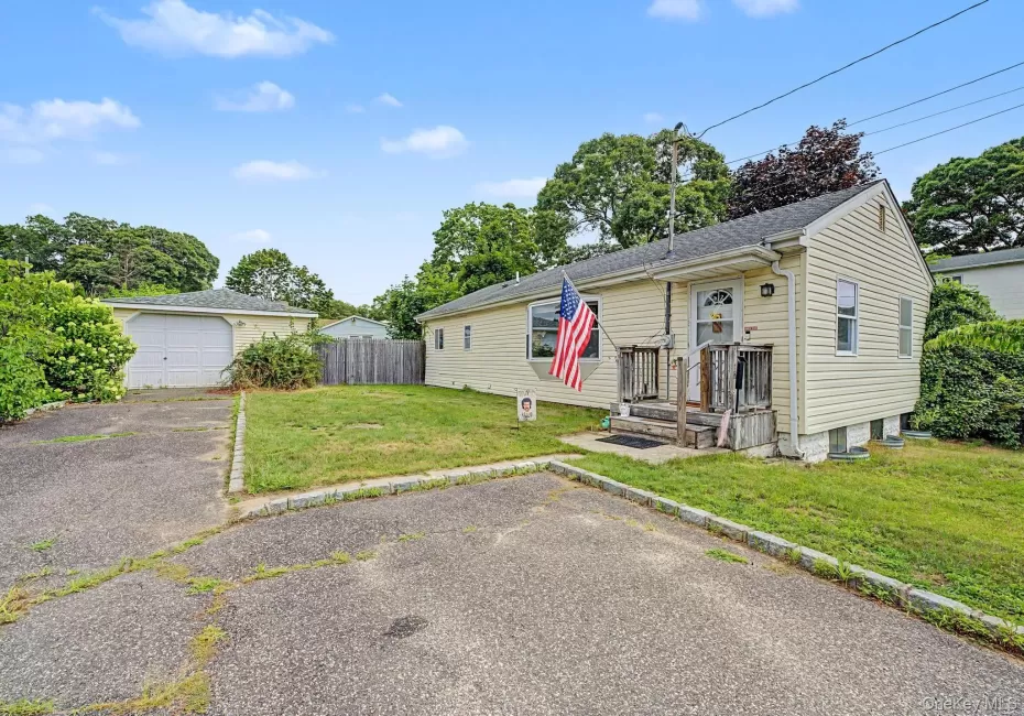 257 Elizabeth Avenue, Islip, NY, 3 Bedrooms Bedrooms, 5 Rooms Rooms,1 BathroomBathrooms,Residential,For Rent,Elizabeth,0,1030202 257 Elizabeth Avenue, Islip, NY, 3 Bedrooms Bedrooms, 5 Rooms Rooms,1 BathroomBathrooms,Residential,For Rent,Elizabeth,0,1030202