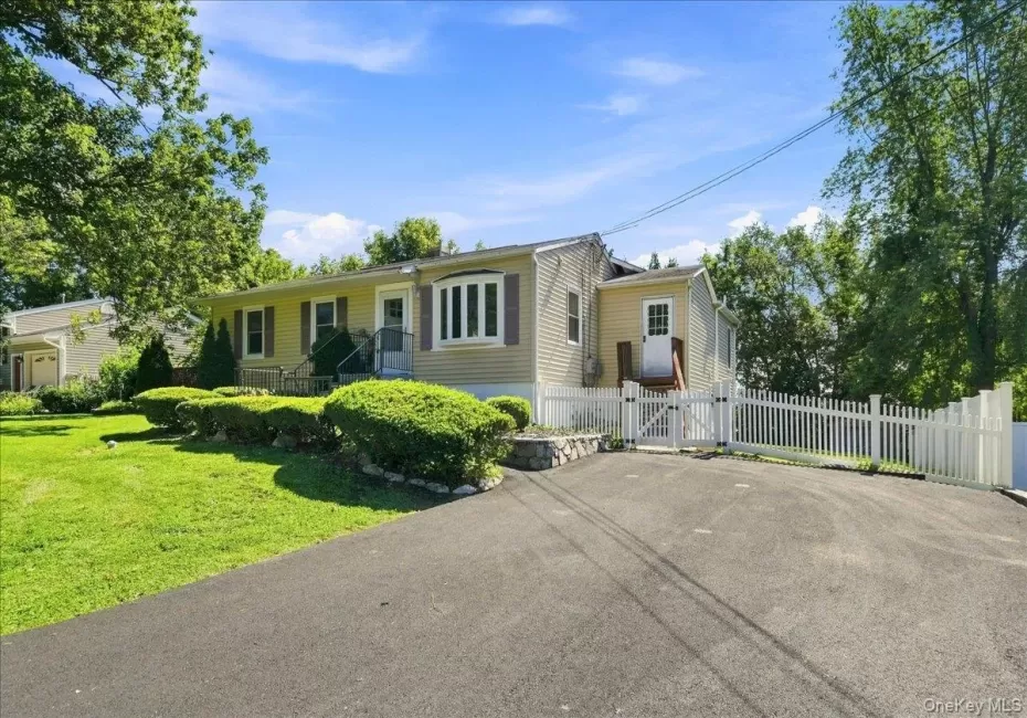 34 Fairfax Road, Fishkill, NY, 3 Bedrooms Bedrooms, 9 Rooms Rooms,2 BathroomsBathrooms,Residential,For Rent,Fairfax,0,1042092 34 Fairfax Road, Fishkill, NY, 3 Bedrooms Bedrooms, 9 Rooms Rooms,2 BathroomsBathrooms,Residential,For Rent,Fairfax,0,1042092