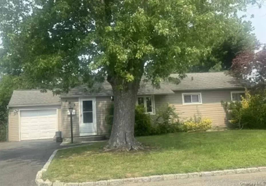 325 Glynn Street, Babylon, NY, 4 Bedrooms Bedrooms, 7 Rooms Rooms,2 BathroomsBathrooms,Residential,For Rent,Glynn,0,1042212 325 Glynn Street, Babylon, NY, 4 Bedrooms Bedrooms, 7 Rooms Rooms,2 BathroomsBathrooms,Residential,For Rent,Glynn,0,1042212