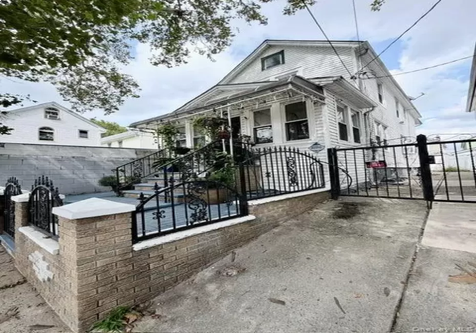 107-11 114th Street, New York, NY, 3 Bedrooms Bedrooms, 6 Rooms Rooms,1 BathroomBathrooms,Residential,For Rent,114th,0,1042197 107-11 114th Street, New York, NY, 3 Bedrooms Bedrooms, 6 Rooms Rooms,1 BathroomBathrooms,Residential,For Rent,114th,0,1042197