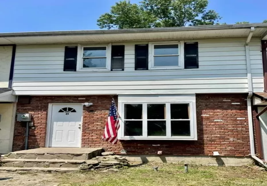 Welcome to 21 Black Stallion court Welcome to 21 Black Stallion court