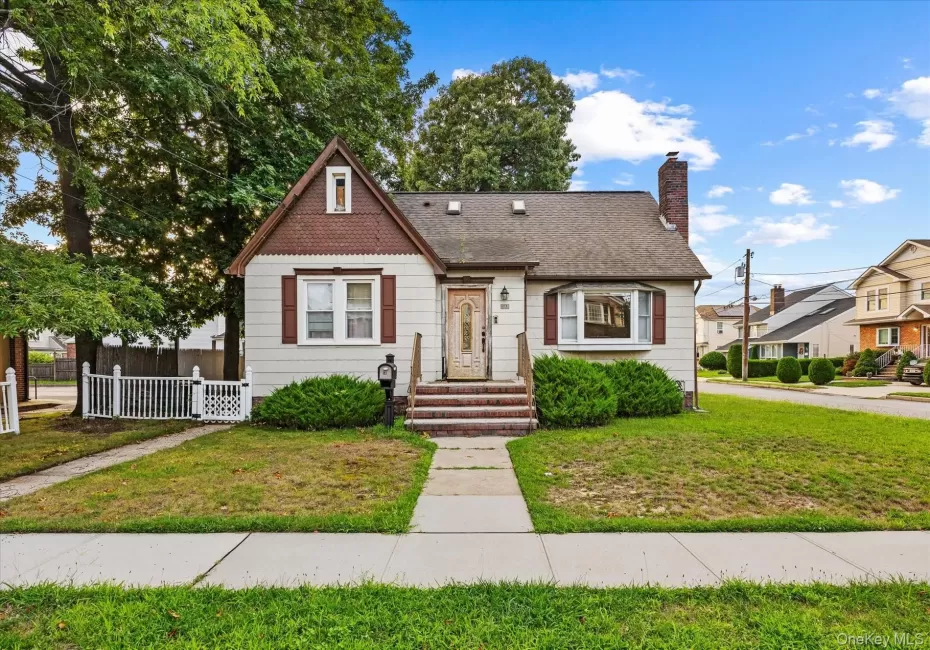 Welcome to 50 Manor Road, Valley Stream! Welcome to 50 Manor Road, Valley Stream!
