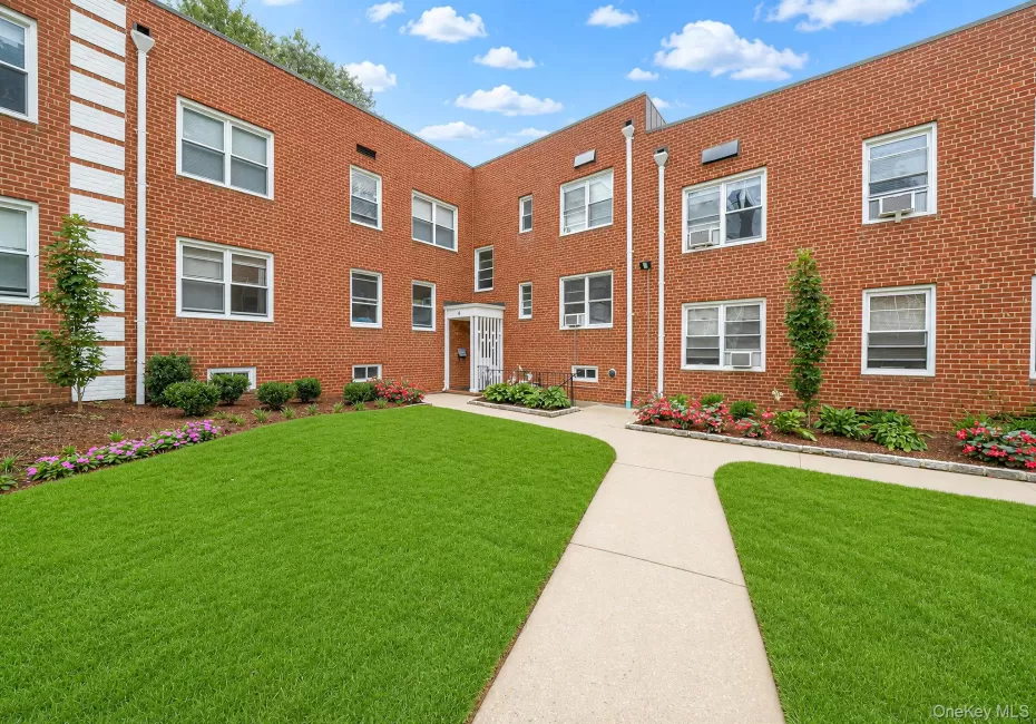 4 Edwards St, North Hempstead, NY, 1 Bedroom Bedrooms, 3 Rooms Rooms,1 BathroomBathrooms,Residential,For Rent,Edwards St,0,1042295 4 Edwards St, North Hempstead, NY, 1 Bedroom Bedrooms, 3 Rooms Rooms,1 BathroomBathrooms,Residential,For Rent,Edwards St,0,1042295