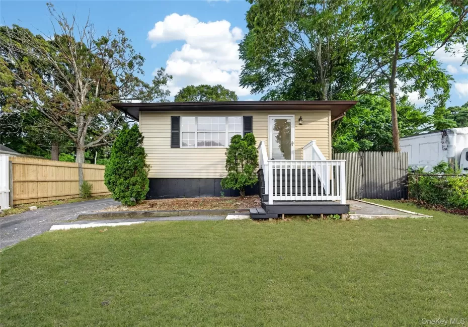 28 Roslyn Avenue, Brookhaven, NY, 3 Bedrooms Bedrooms, 7 Rooms Rooms,3 BathroomsBathrooms,Residential,For Rent,Roslyn,0,1042528 28 Roslyn Avenue, Brookhaven, NY, 3 Bedrooms Bedrooms, 7 Rooms Rooms,3 BathroomsBathrooms,Residential,For Rent,Roslyn,0,1042528