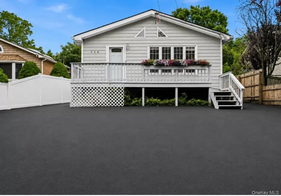 128 Walnut Road, Smithtown, NY, 3 Bedrooms Bedrooms, 5 Rooms Rooms,1 BathroomBathrooms,Residential,For Rent,Walnut,0,1042194 128 Walnut Road, Smithtown, NY, 3 Bedrooms Bedrooms, 5 Rooms Rooms,1 BathroomBathrooms,Residential,For Rent,Walnut,0,1042194