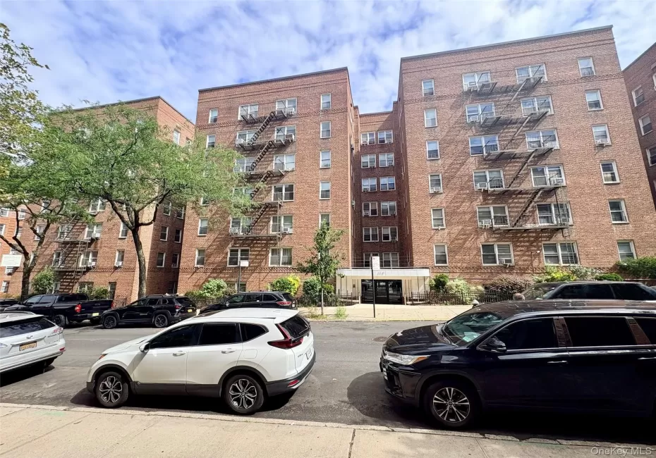 64-41 Saunders Street, New York, NY, 2 Bedrooms Bedrooms, 4 Rooms Rooms,1 BathroomBathrooms,Residential,For Rent,Saunders,0,1042529 64-41 Saunders Street, New York, NY, 2 Bedrooms Bedrooms, 4 Rooms Rooms,1 BathroomBathrooms,Residential,For Rent,Saunders,0,1042529