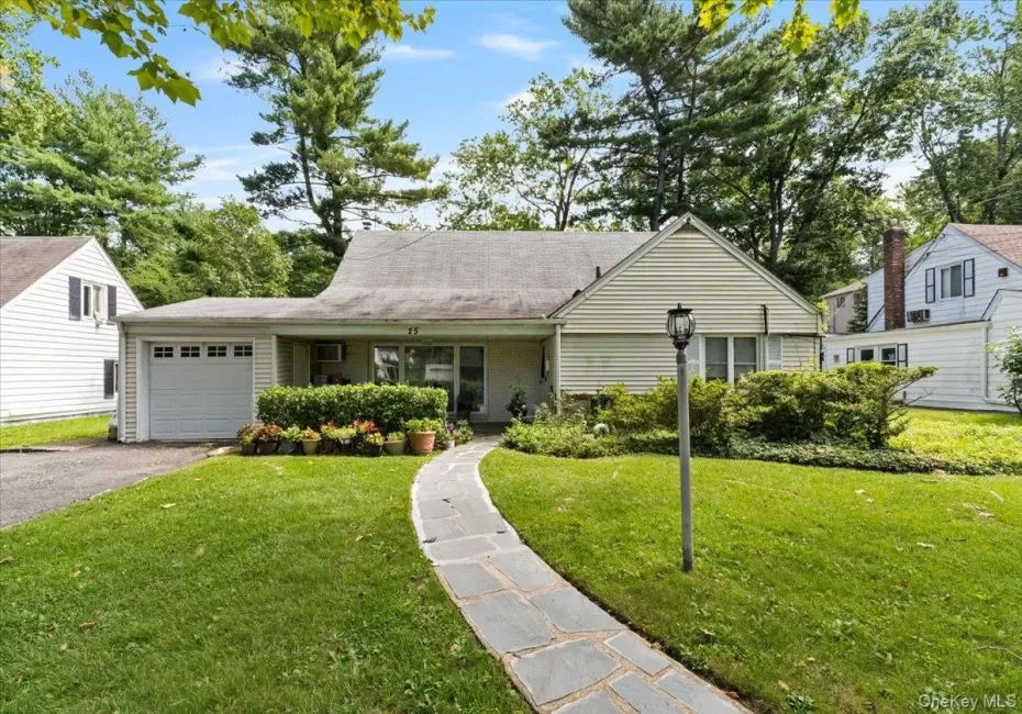 25 Bentley Road, North Hempstead, NY, 5 Bedrooms Bedrooms, 9 Rooms Rooms,2 BathroomsBathrooms,Residential,For Rent,Bentley,0,1040773 25 Bentley Road, North Hempstead, NY, 5 Bedrooms Bedrooms, 9 Rooms Rooms,2 BathroomsBathrooms,Residential,For Rent,Bentley,0,1040773