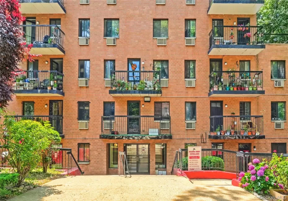 180-16 Wexford Terrace, New York, NY, 1 Bedroom Bedrooms, 3 Rooms Rooms,1 BathroomBathrooms,Residential,For Rent,Wexford,0,1042557 180-16 Wexford Terrace, New York, NY, 1 Bedroom Bedrooms, 3 Rooms Rooms,1 BathroomBathrooms,Residential,For Rent,Wexford,0,1042557