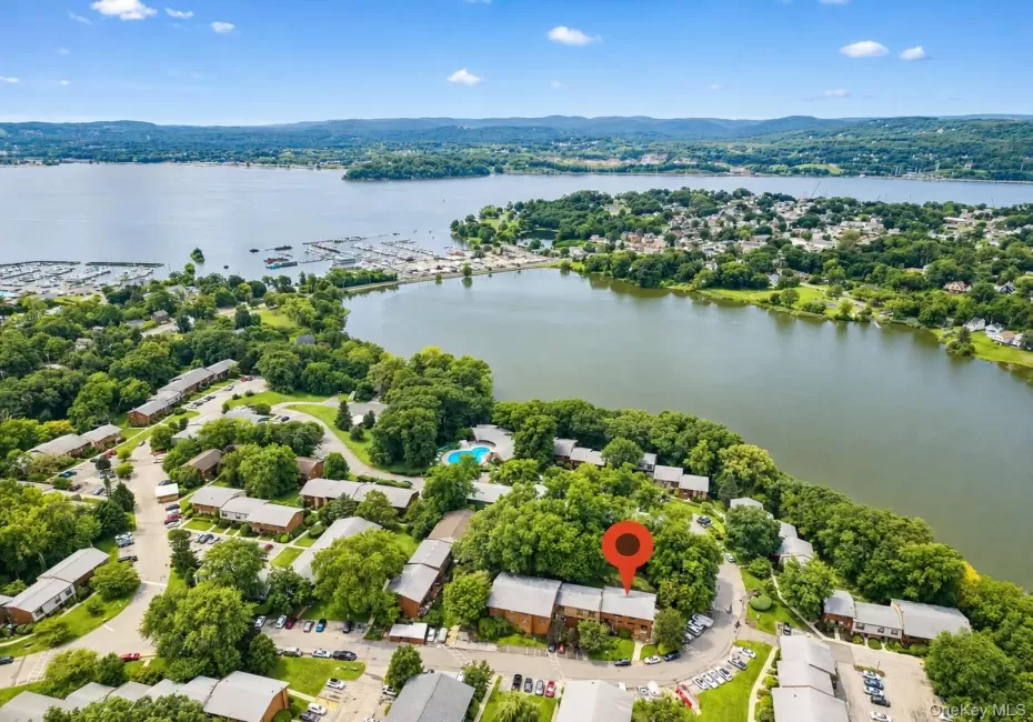 Welcome to Coachlight Square on beautiful Lake Meahagh. Welcome to Coachlight Square on beautiful Lake Meahagh.