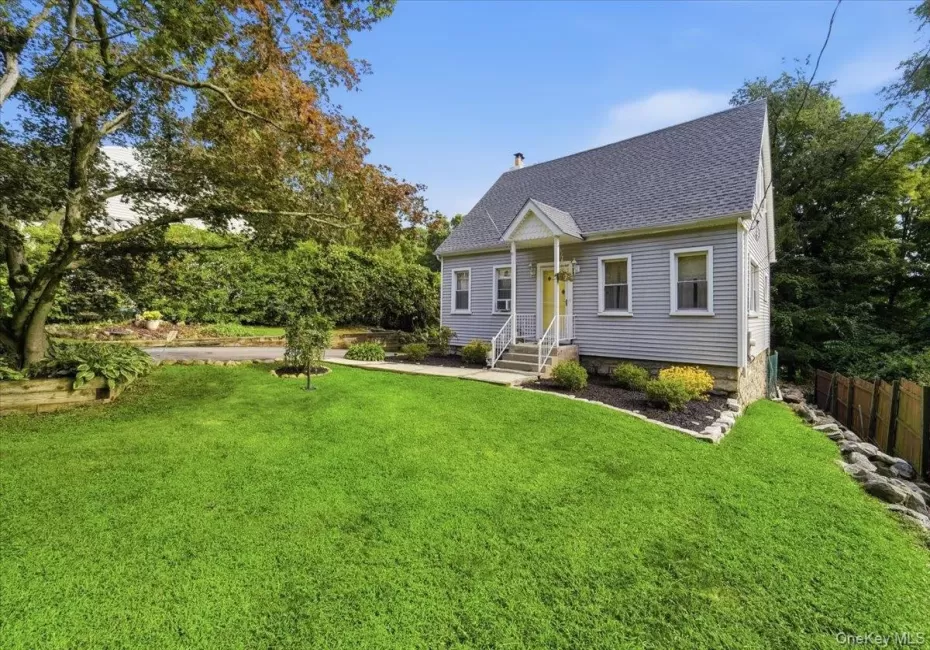Welcome home to 9 Lawrence Drive in Putnam Lake Welcome home to 9 Lawrence Drive in Putnam Lake