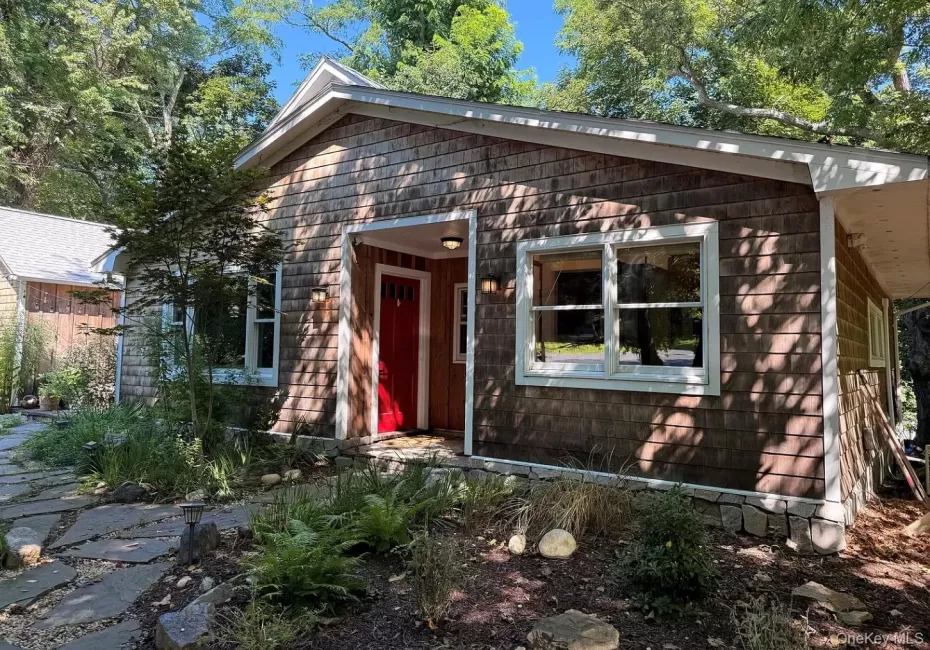 331 Thompson Street, Brookhaven, NY, 1 Bedroom Bedrooms, 3 Rooms Rooms,1 BathroomBathrooms,Residential Lease,For Rent,Thompson,0,1041881 331 Thompson Street, Brookhaven, NY, 1 Bedroom Bedrooms, 3 Rooms Rooms,1 BathroomBathrooms,Residential Lease,For Rent,Thompson,0,1041881