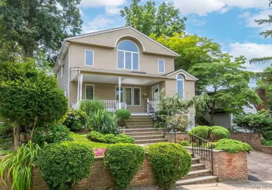 3 Woodland Avenue, Oyster Bay, NY, 3 Bedrooms Bedrooms, 6 Rooms Rooms,2 BathroomsBathrooms,Residential,For Rent,Woodland,0,1039571 3 Woodland Avenue, Oyster Bay, NY, 3 Bedrooms Bedrooms, 6 Rooms Rooms,2 BathroomsBathrooms,Residential,For Rent,Woodland,0,1039571
