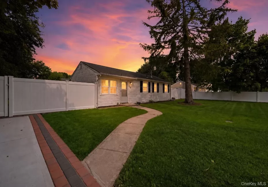 710 Bourdois Avenue, Brookhaven, NY, 3 Bedrooms Bedrooms, 5 Rooms Rooms,1 BathroomBathrooms,Residential,For Rent,Bourdois,0,1042812 710 Bourdois Avenue, Brookhaven, NY, 3 Bedrooms Bedrooms, 5 Rooms Rooms,1 BathroomBathrooms,Residential,For Rent,Bourdois,0,1042812