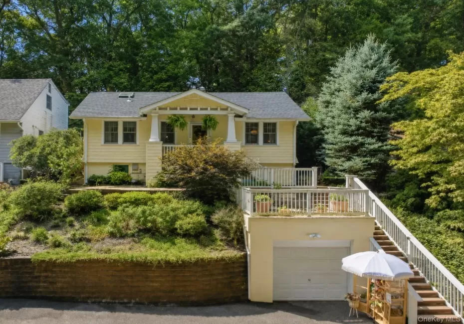 99 Norwood Avenue, Huntington, NY, 3 Bedrooms Bedrooms, 7 Rooms Rooms,1 BathroomBathrooms,Residential,For Rent,Norwood,0,1042888 99 Norwood Avenue, Huntington, NY, 3 Bedrooms Bedrooms, 7 Rooms Rooms,1 BathroomBathrooms,Residential,For Rent,Norwood,0,1042888