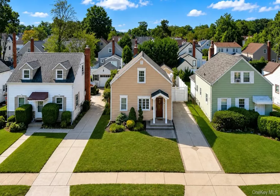 22 Shine Place, Hempstead, NY, 3 Bedrooms Bedrooms, 8 Rooms Rooms,1 BathroomBathrooms,Residential,For Rent,Shine,0,1041942 22 Shine Place, Hempstead, NY, 3 Bedrooms Bedrooms, 8 Rooms Rooms,1 BathroomBathrooms,Residential,For Rent,Shine,0,1041942